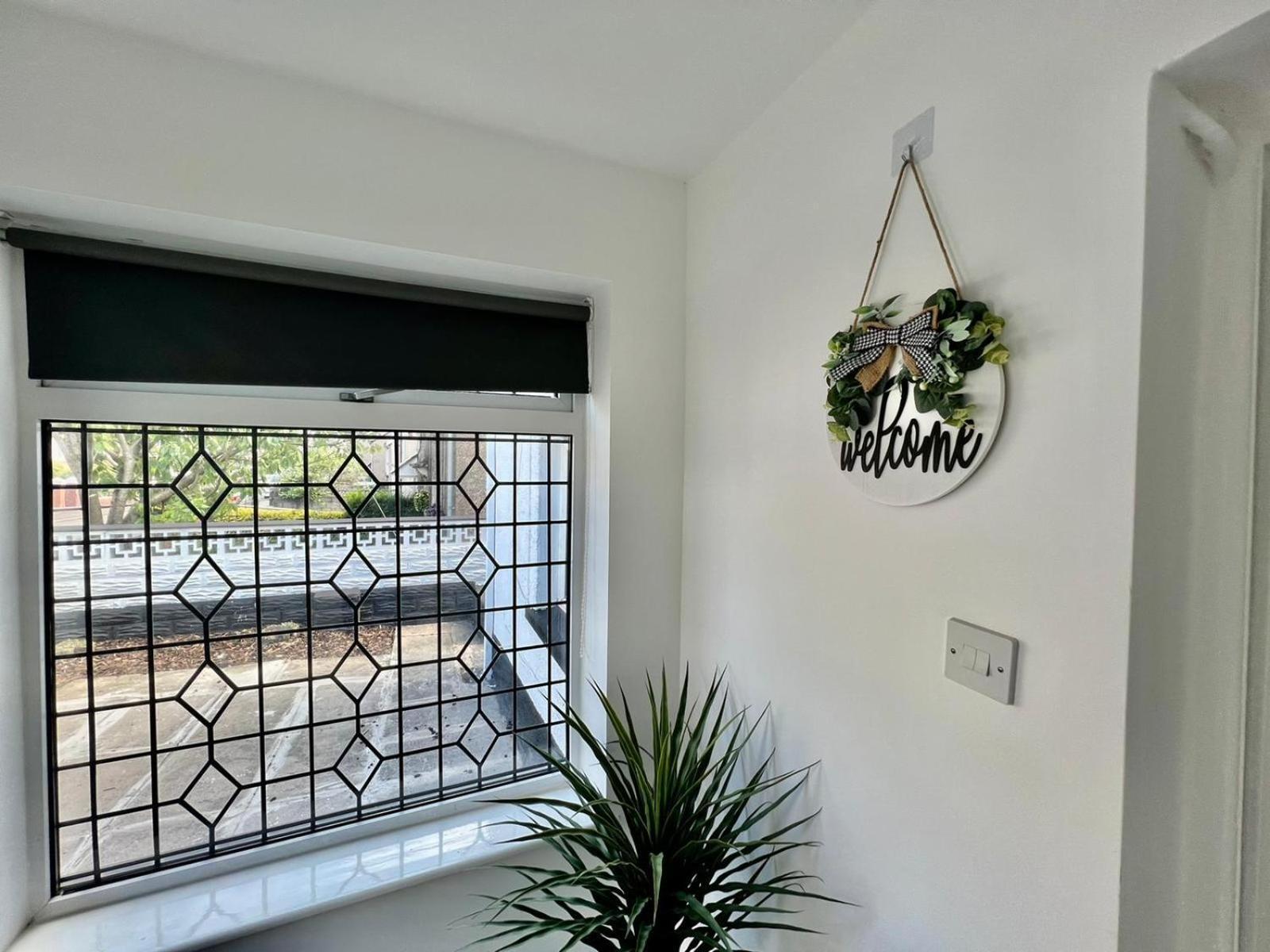 Executive 3 Bedroom Port Talbot Town Centre Margam Sleeps 7 Екстериор снимка