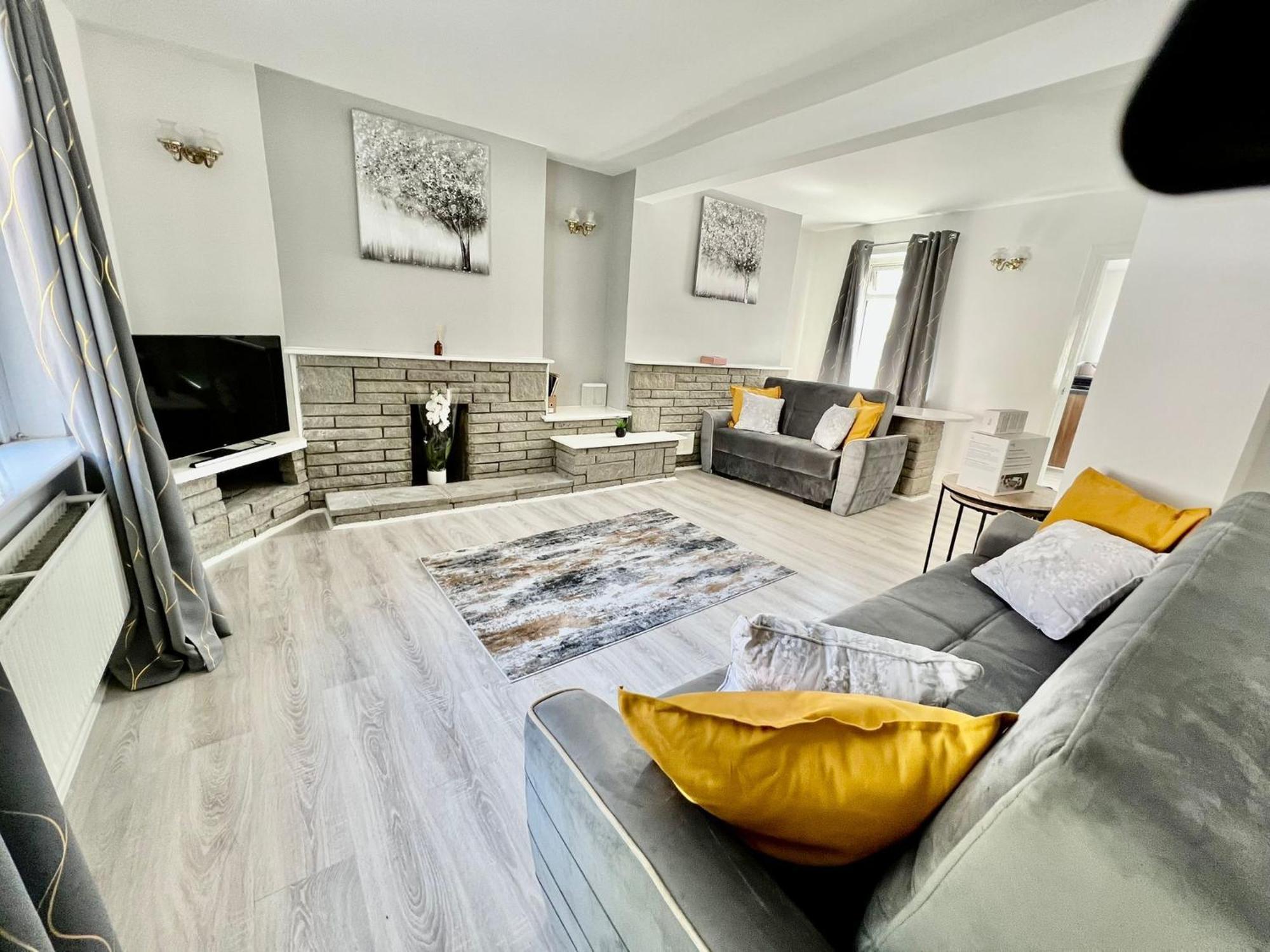Executive 3 Bedroom Port Talbot Town Centre Margam Sleeps 7 Екстериор снимка