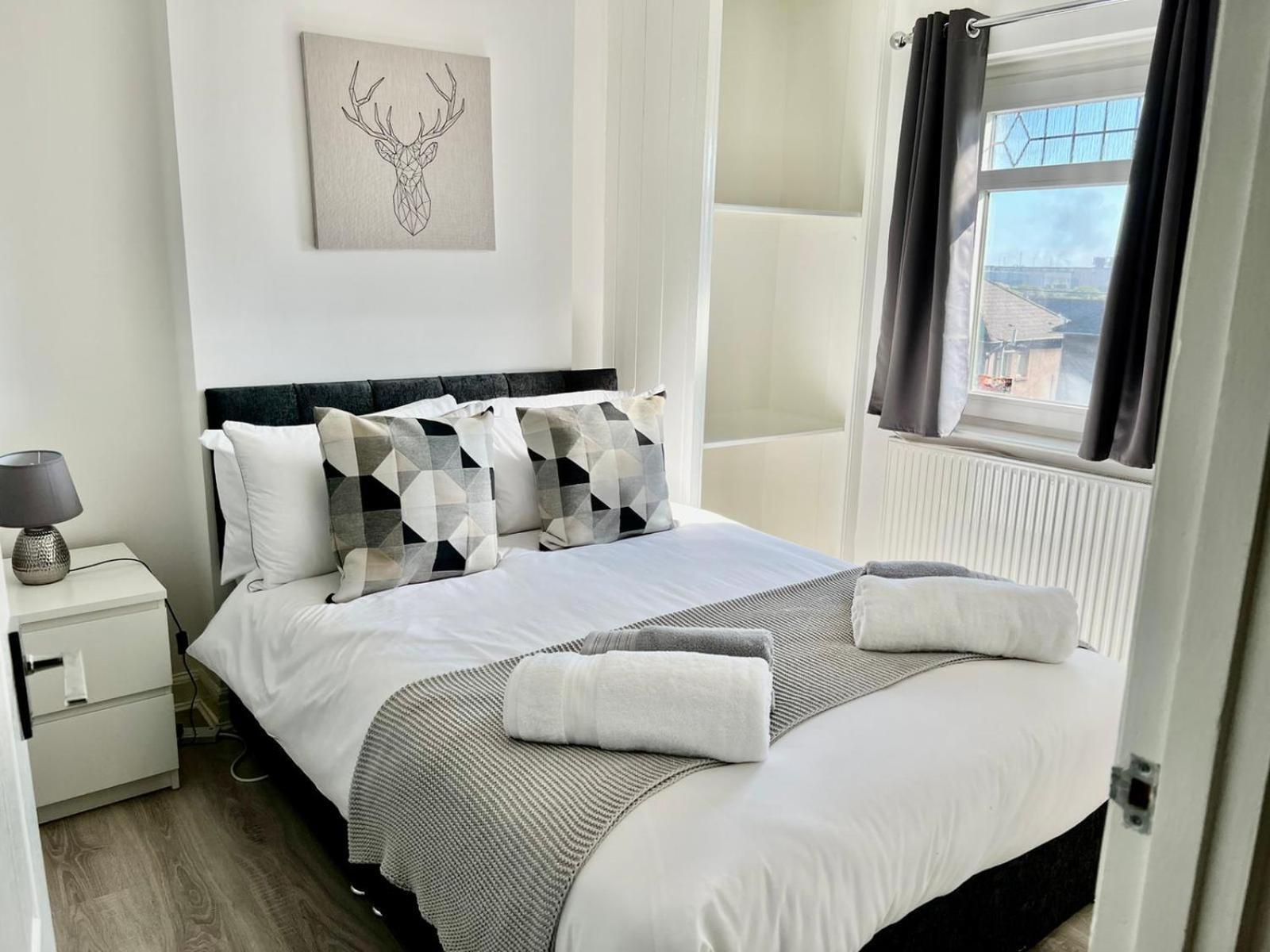 Executive 3 Bedroom Port Talbot Town Centre Margam Sleeps 7 Стая снимка