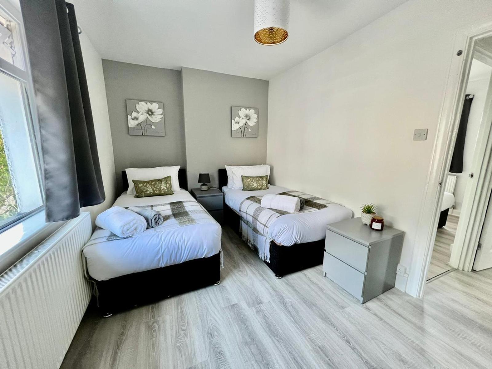Executive 3 Bedroom Port Talbot Town Centre Margam Sleeps 7 Стая снимка